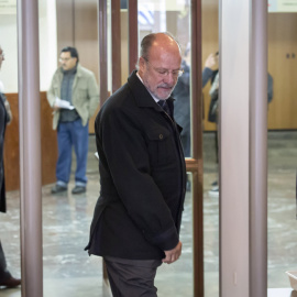 El exalcalde de Valladolid Javier León de la Riva, a su llegada al Juzgado de Instrucción 4 de Valladolid, donde declara como investigado por avalar un crédito de 100 millones de euros para el proyecto de soterramiento. EFE/R. García