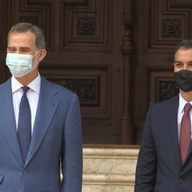 Primeras imágenes del Rey y Sánchez tras el abandono del Emérito