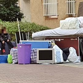 27/10/2020 - Desahuciada una familia con cuatro menores en Carabanchel en plena segunda ola de la covid-19.