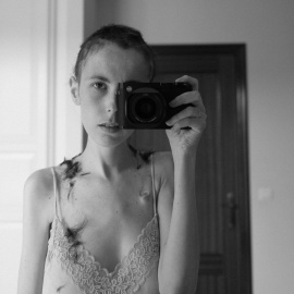 Autorretrato de Elatz Vázquez publicado en Twitter.