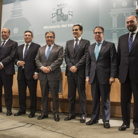 (De izda a dcha): Germán López Iglesias, José Manuel Holgado Merino, Juan Ignacio Zoido, José Antonio Nieto Ballesteros, Gregorio Serrano y Francisco Luis Pérez Guerrero. Fuente: MINISTERIO DEL INTERIOR