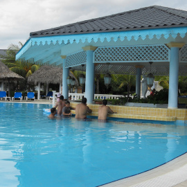 La cadena española Sol Meliá ha visto el potencial del turismo nacional cubano y ofertan en sus hoteles tarifas especiales para las familias. /Raquel Perez