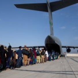 El plan de la UE para traer a más colaboradores afganos: vuelos civiles y corredores humanitarios terrestres
