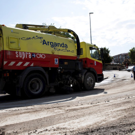 Las fuertes lluvias caídas durante la madrugada en la Comunidad de Madrid han ocasionado balsas de agua e inundaciones.