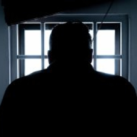 Así sufren las familias vulnerables el precio récord de la luz: "Te condenan a caer enfermo"