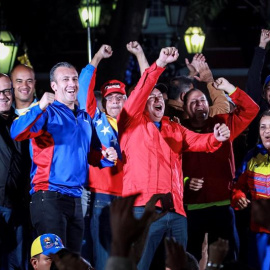 Wl alcalde de Caracas, Jorge Rodríguez, el vicepresidente de Venezuela, Tareck El Aissami, el ministro de Energía Eléctrica, Luis Alfredo Motta Domínguez y el primer vicepresidente del gobernante Partido Socialista Unido de Venezuela (PSUV), Diosdado 