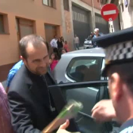 El obispo de Solsona renuncia "por amor" al mantener una relación con una escritora de novelas eróticas y satánicas