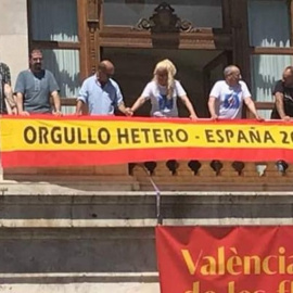 Miembros de España 2000 en el balcón del Ayuntamiento de València | Twitter