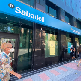 Una oficina del Banco Sabadell en Madrid. E.P./Eduardo Parra