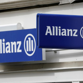 El logo de Allianz, en un edificio de París.  REUTERS/Charles Platiau