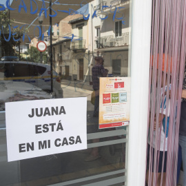 "Juana está en mi casa", ola de solidaridad con Juana Rivas después de que se negase a entregar a sus hijos a su padre, denunciado por malos tratos.EFE/Miguel Ángel Molina