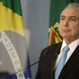 El presidente de Brasil, Michel Temer, habla sobre el archivo del proceso de corrupción que tramitaba en la Cámara de los Diputados. EFE/Joédson Alves