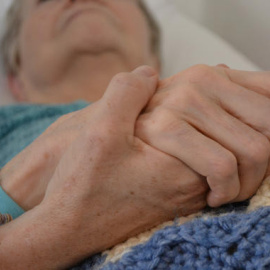 Los datos muestran un sensible mayor apoyo de la población adulta a la eutanasia que al suicidio médicamente asistido / MTSOfan