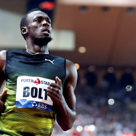 El atleta jamaicano Usain Bolt corriendo los 100 metros en la IAAF Diamond League Herculis en Monaco /REUTERS (Eric Gaillard)