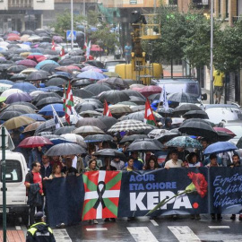 Manifestación celebrada esta tarde en Galdakao, Bizkaia, convocada por la izquierda abertzale, para protestar por la actual política penitenciaria tras la muerte del preso de ETA Kepa del Hoyo de un infarto en la prisión de Badajoz. EFE/Javier Zorrilla