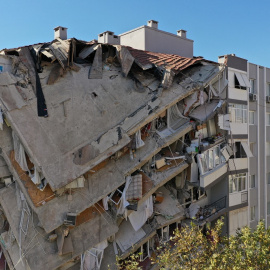 Imagen de un edificio destrozado por el terremoto de Esmirna.
