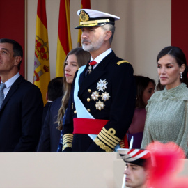 El presidente del Gobierno, Pedro Sánchez; la Infanta Sofía; el rey Felipe VI y la Reina Letizia, durante los actos del 12 de octubre en Madrid.