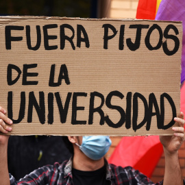 Concentración del sindicato 'Estudiantes en Lucha' frente a la Galileo Galilei de Valencia