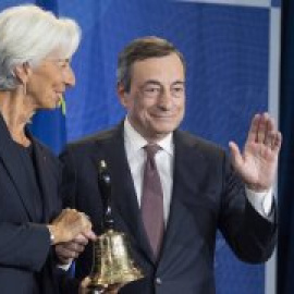 ¿Qué fue de la prima de riesgo? España paga 7.000 millones menos por su deuda pese a alcanzar niveles de récord