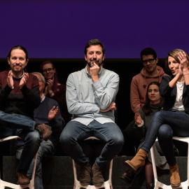 23/11/22 Gómez Reino, entre Pablo Iglesias y Yolanda Dïaz, en un acto de Podemos en Galicia.