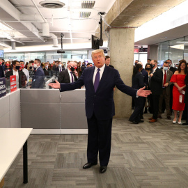 Trump visita la sede de su campaña presidencial en Arlington, Virginia. Después se dirigió a la Casa Blanca, desde donde siguió el escrutinio.