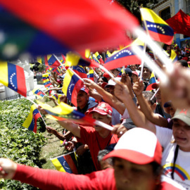 Manifestantes en apoyo a la Asamblea Constituyente este viernes / REUTERS
