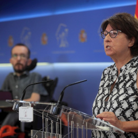 01/07/2021.- La portavoz de Sanidad de Unidas Podemos, Rosa Medel, da una rueda de prensa en presencia del portavoz de la formación en el Congreso, Pablo Echenique, este jueves en el Congreso de los Diputados. EFE/Fernando Alvarado