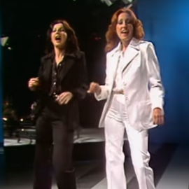 Imagen del dúo Baccara, formado por María Mendiola (d) y Cristina Sevilla (i).