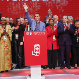El presidente de Gobierno y secretario general del PSOE, Pedro Sánchez, durante su participación este domingo en la clausura del XXVI Congreso de la Internacional Socialista, en el que es proclamado nuevo líder de la IS.