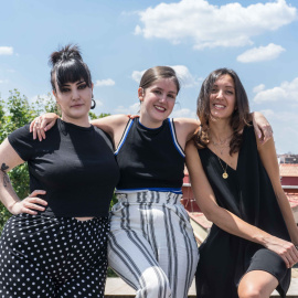Ana CSC (I), Iris Sofía Hernández (C) y Francesca Alessandro (D) coordinadoras del proyecto Locus*
