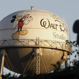 Depósito de agua con la imagen de Mickey Mouse, en la sede de los estudios Walt Disney en Burbank, California. REUTERS