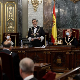 El presidente del CGPJ, Carlos Lesmes, en la inauguración del año judicial, junto a la fiscal general del Estado, Dolores Delgado, y el rey Felipe de Borbón