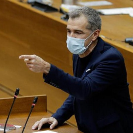El portavoz de Cs en las Cortes Valencianas, Toni Cantó, interviene en el Pleno. — Manuel Bruque / EFE