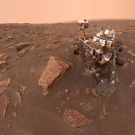 El Rover Curiosity en la superficie de Marte.