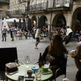 Bares y restaurantes en el casco histórico de Orense durante el primer día de restricciones en la hostelería de los municipios que se encuentren en niveles máximos y altos de restricciones por coronavirus, a 24 de julio de 2021, en Ourense,