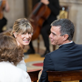 El presidente del Gobierno, Pedro Sánchez, junto a su esposa, Begoña Gómez, en junio de este año.