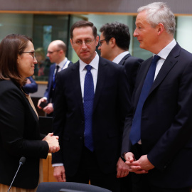 La ministra de Hacienda de Polonia, Magdalena Rzeczkowska, la ministra de Hacienda de Hungría, Mihaly Varga, y el ministro de Hacienda de Francia, Bruno Le Maire, al inicio de un Consejo de Asuntos Económicos y Financieros en el Consejo Europeo de Bruse