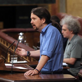 El líder de Podemos, Pablo Iglesias, durante su intervención en el pleno del Congreso ante el que comparece el jefe del Ejecutivo, Pedro Sánchez, para informar de la posición que trasladará al primer Consejo Europeo al que asiste como jefe del Ejecut