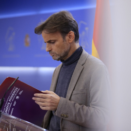 29/11/2022.- El diputado de Unidas Podemos Jaume Asens durante la rueda de prensa ofrecida este martes en el Congreso. EFE/Zipi