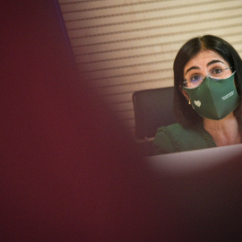 La ministra de Sanidad, Carolina Darias, ofrece una rueda de prensa a 5 de abril de 2021