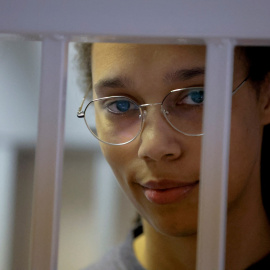 La deportista estadounidense Brittney Griner fue detenida en el aeropuerto Sheremetyevo de Moscú y luego acusada de posesión ilegal de cannabis.