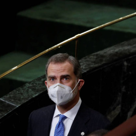 El rey Felipe VI durante una visita al hemiciclo del Congreso de los Diputados este martes con motivo del 40 aniversario del 23F, en Madrid, (España), a 23 de febrero de 2021.