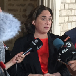 L'acladessa de Barcelona, Ada Colau, i el regidor d'Energia, Eloi Badia, a l'Ajuntament de Barcelona. / CB.