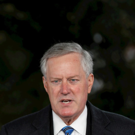 Fotografía tomada el pasado 25 de octubre en la que se registró al jefe de gabinete de la Casa Blanca, Mark Meadows, en Washington DC (EE.UU.)