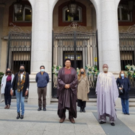 Minuto de silencio en las puertas del Ministerio de Igualdad en memoria de Lucrecia Pérez Matos.