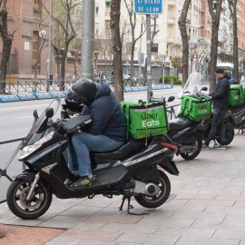 Repartidores de Uber Eats, en Madrid. E.P./Joaquin Corchero