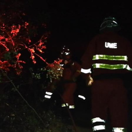 GRAF6924. MADRID, 01/07/2019.- Captura de video de los trabajos de extinción la pasada noche del incendio que se desató el viernes en Almorox (Toledo) y que se extendió a la Comunidad de Madrid calcinando ya en ambos territorios casi 4.000 hectáreas. 