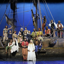 Fotografia de família amb el repartiment de la quarta resposició de 'Mar i Cel'