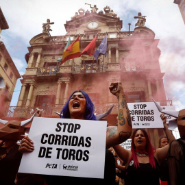 Protesta de animalistas en Sanfermines. VILLAR LÓPEZ / EFE