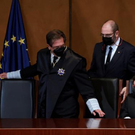 18/11/2021. El nuevo magistrado del Tribunal Constitucional Enrique Arnaldo toma asiento tras tomar posesión este jueves en la sede del Tribunal Constitucional